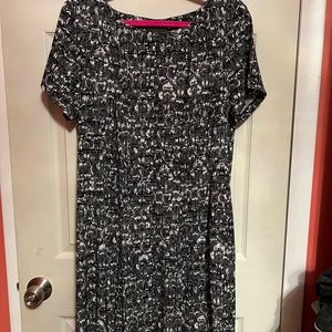 16W used 1x knee length dress black/white